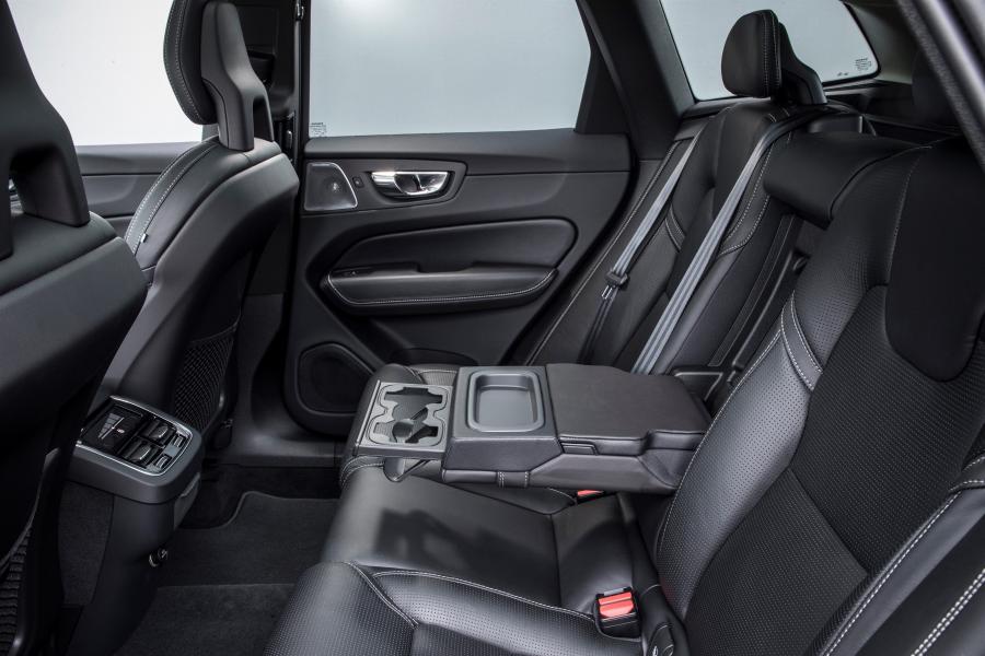 Интерьер Volvo XC60 D4 Inscription 2017 года  (UK) (фото 112 из 172)